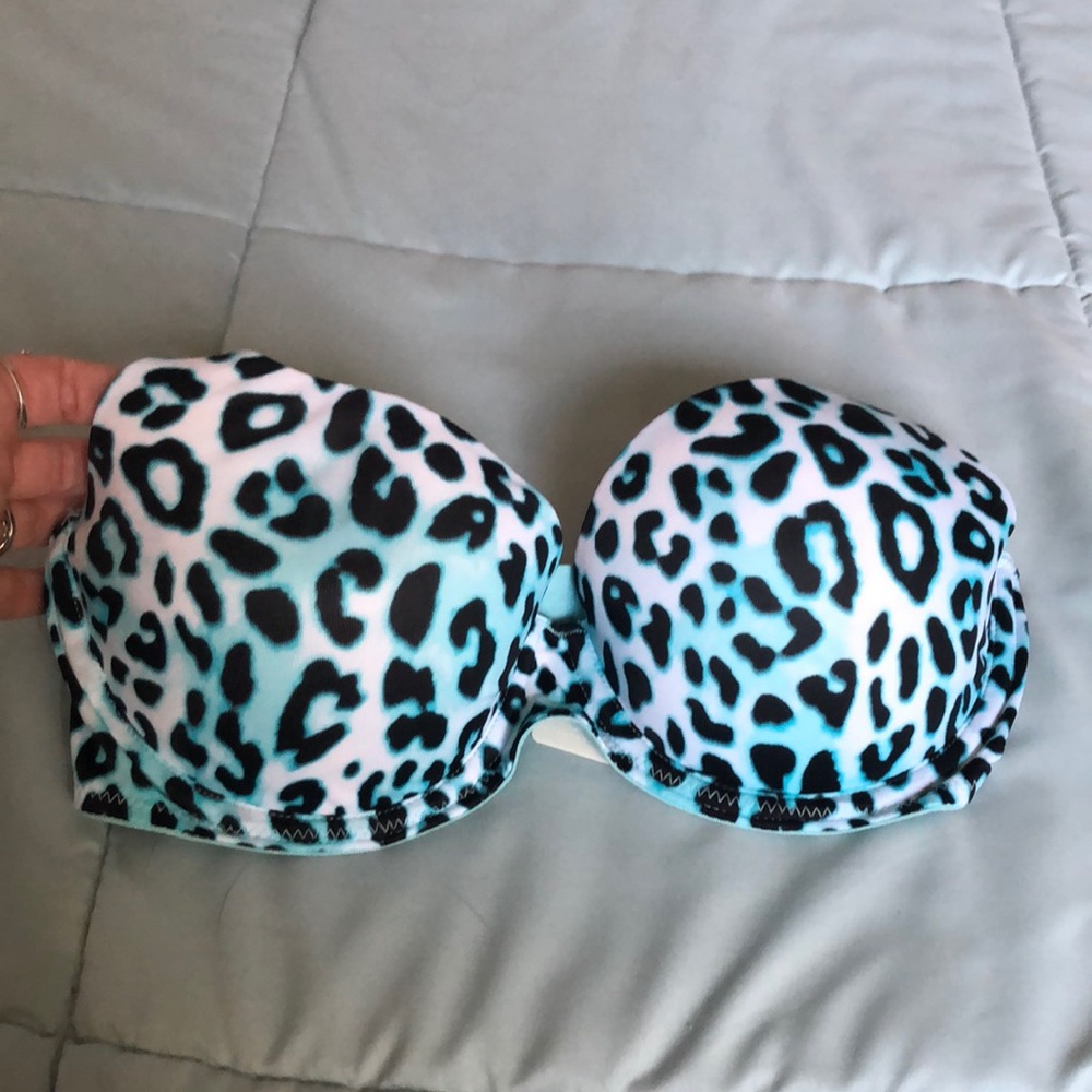 Never worn Victoria’s Secret bra